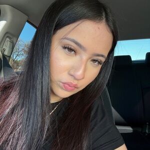 Meet your Posher, Cassandra